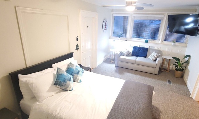 Newport Apartment | Private 'Hotel' Style Apt