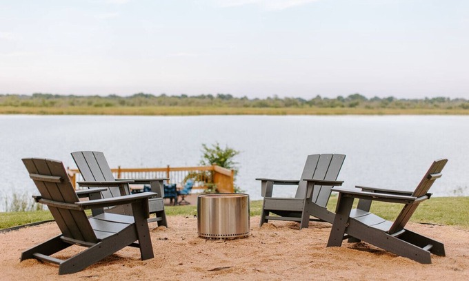 Dennis Apartment | Private Lake Stay, Kayaks, 2.5 acres, July Dates Open