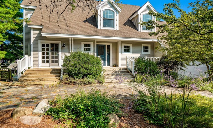 Glen Arbor House | Private lakefront house in great location with private beach, great views