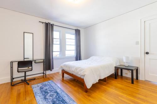 Oak Square House | Private Large Bedroom #D