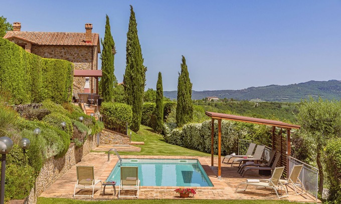 Citta della Pieve Villa | PRIVATE LUXURY VILLA WITH SWIMMING POOL AND HEATED JACUZZI