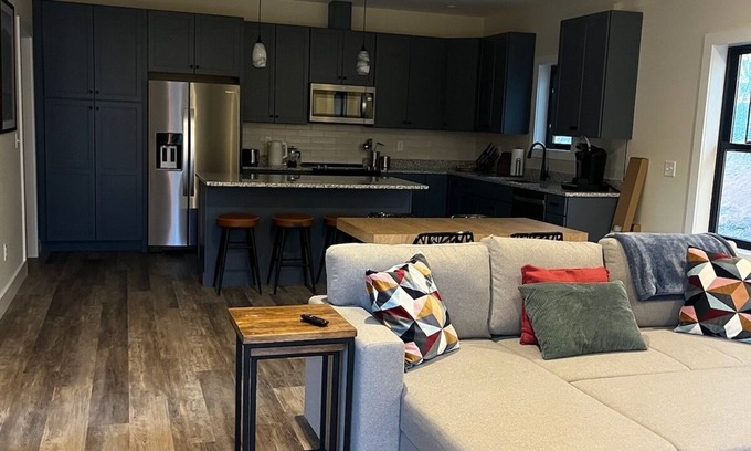 Penrose Apartment | Private Mountain Getaway in Little River Valley