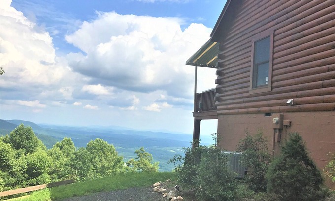 Fancy Gap Cabin | Private Mountain Top Cabin on Blue Ridge Parkway; Amazing View of 7 NC/VA cities