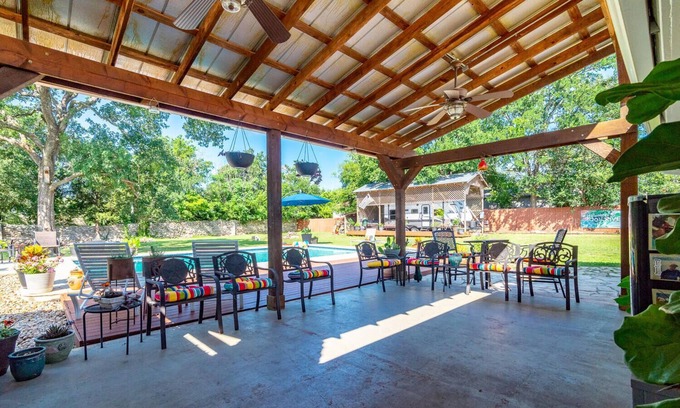 East Oak Hill House | Private Pool 3 Bed 2.5 bath South Austin 6 miles from Downtown