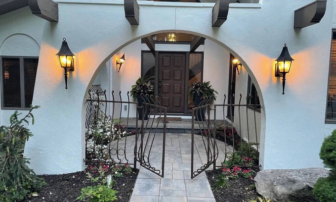 South Haven House | Private Pool 5 Minutes From Lake Michigan