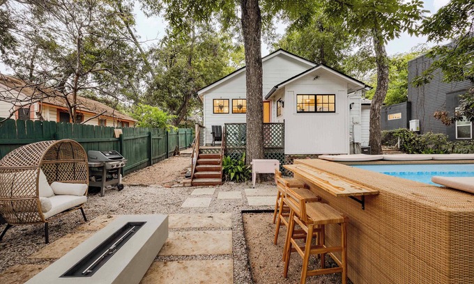 East Cesar Chavez House | Private Pool & Fire Pit, Downtown Holly District