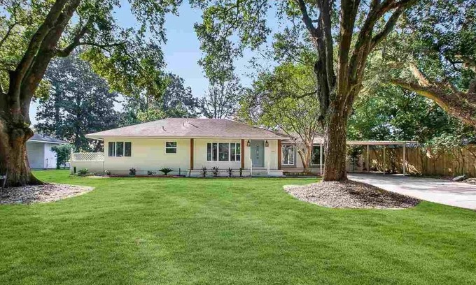 Lobdell/Woodale House | Private Pool! Mid-City Stay! 10 min to LSU!