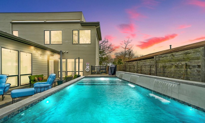 Barton Hills House | Private Pool, Walk to DT, LOW Winter + SXSW Rates!