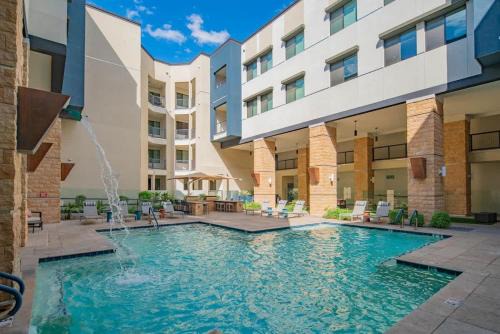North Scottsdale Apartment | Private Rooftop, Kierland Commons, TPC Golf, Pool, Gym