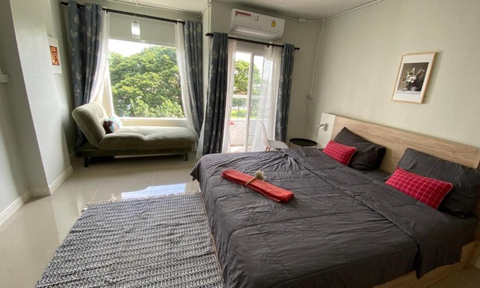 Wat Ket Apartment | Private room hosted by Boyce 415