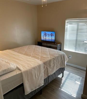 Garfield House | PRIVATE ROOM IN DOWNTOWN FULL KITCHEN and BATHROOM shared ARTS RooSEVELT ROW CONVENTION CENTER STADIUMS ASU DOWNTOWN PHOENIX