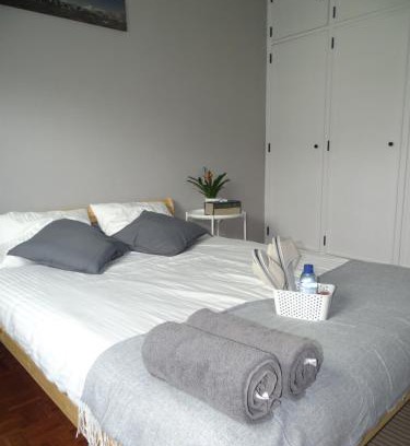 Almoinha House | Private Room in Family Home with Pool