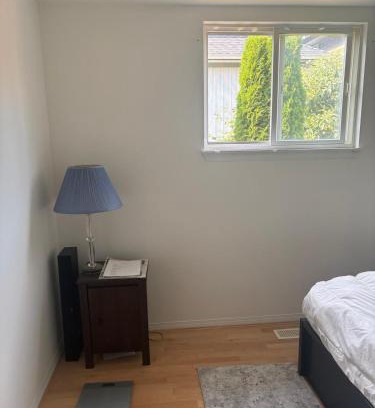 Delta House | Private Room Near Transit, Shopping, High Speed Wi-Fi, Parking