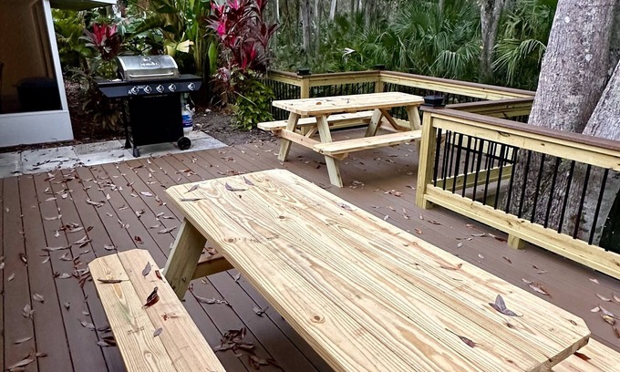 Weeki Wachee Gardens House | PRIVATE Salt Spring spacious home! Kayaks included!