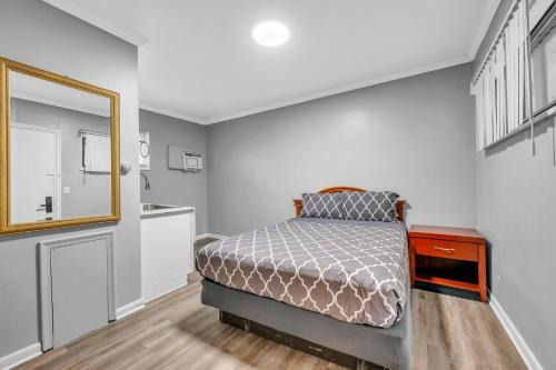 Riverview Apartment | Private Stay for 2 Near Food Fun Spots