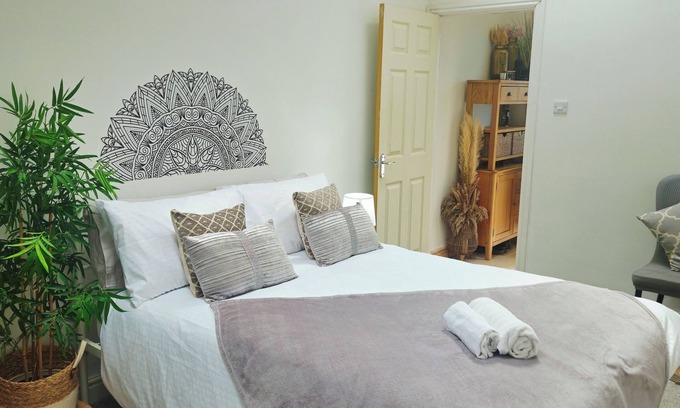 Manchester House | Private Studio in Manchester. Close to Heaton Park & City Centre.