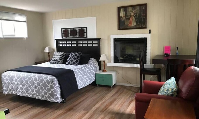 Westlake House | Private Studio with Garden View near SFSU, SF, and BART