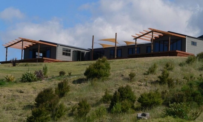 Whangapoua House | Private stunning elevated ocean veiws