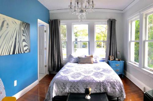 East Little Havana House | Private Suite Mins from MIA Free Parking