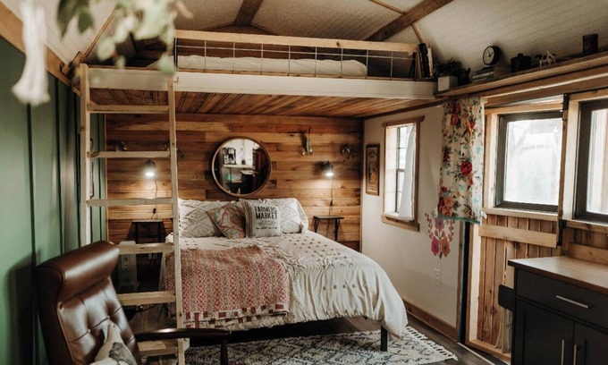 Hestand Cabin | Private tiny cabin- 10 minutes from Dale Hollow Lake!