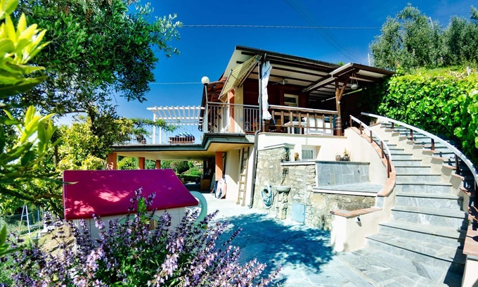 Massarosa House | Private Villa with WIFI, private pool, A/C, TV, terrace, panoramic view, parking, close to Viareggio