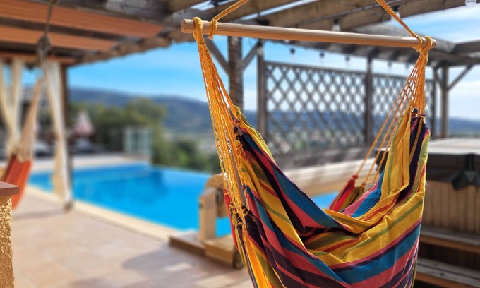 Calonge Villa | Private Villa, heated infinity pool, Jacuzzi & Sauna 3.5km from the sea.