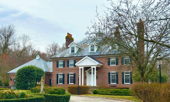 Earlville House | Private Waterfront Estate with Pool, Private Beach and Dock