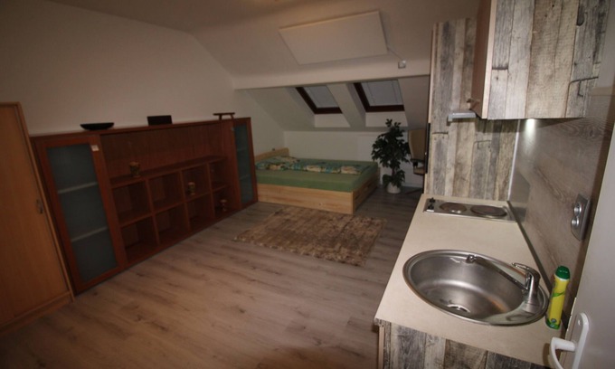 Prague 5 Apartment | Pronájem garsonky na Smíchověn