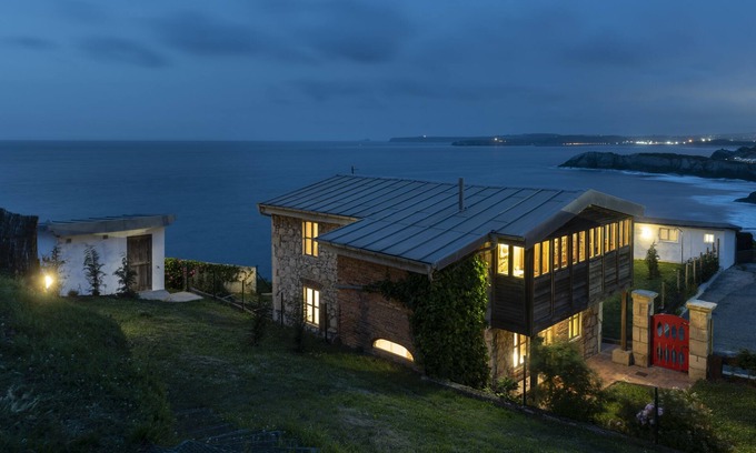 Castrillon Villa | Property on Seacliff with the Beach downstairs