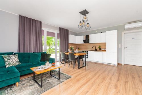 Jantar House | Przystanek Jantar - pokoje i apartamenty