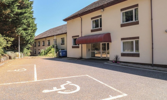 Kingsteignton Cottage | PUFFIN, pet friendly in Kingsteignton