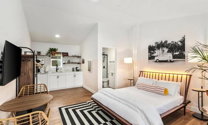 Chandler Apartment | Pulehua Studio suite.hōʻoluʻolu