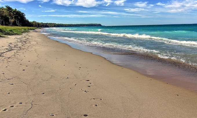 Leland House | PURE LAKE MICHIGAN COTTAGE GETAWAY