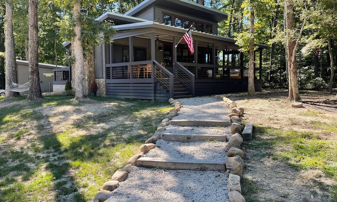Tracy City Cabin | Pushin' Time Hideaway at The Retreat at Water's Edge