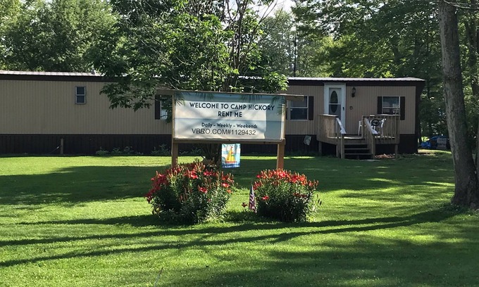 Pymatuning Central House | Pymatuning Lake, walking distance to lake, marina and launch. Amish welcome!