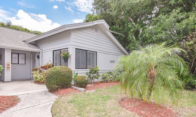 New Smyrna Beach Condo | Quaint 2 bedroom 2 bath villa Walking distance to the car free beach. S4358