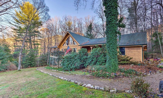 Hampton Apartment | Quaint Apt ~ 5 Miles to Appalachian Trail & Lake!