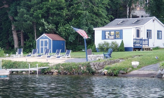 Dracut Cottage | Quaint Cottage right on Long Pond in Dracut Massachsettes. Lake view,