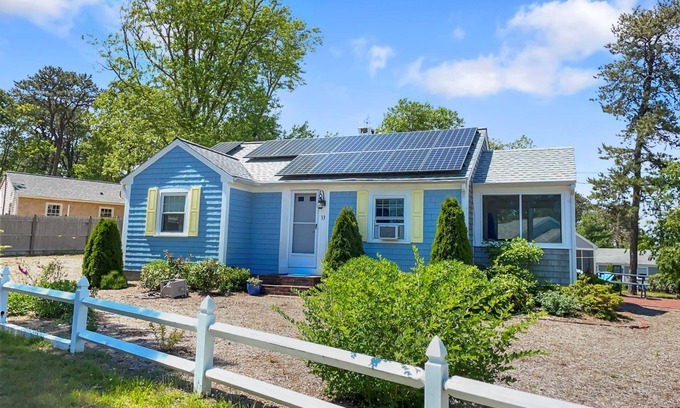 Dennis Port House | Quaint Cottage Walk to Beach AC Dog Friendly WiFi Large Patio