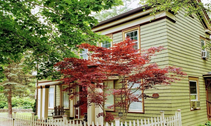 Wellsboro House | Quaint & Cozy Guest House on Main St., park & walk downtown, Wi-Fi available.