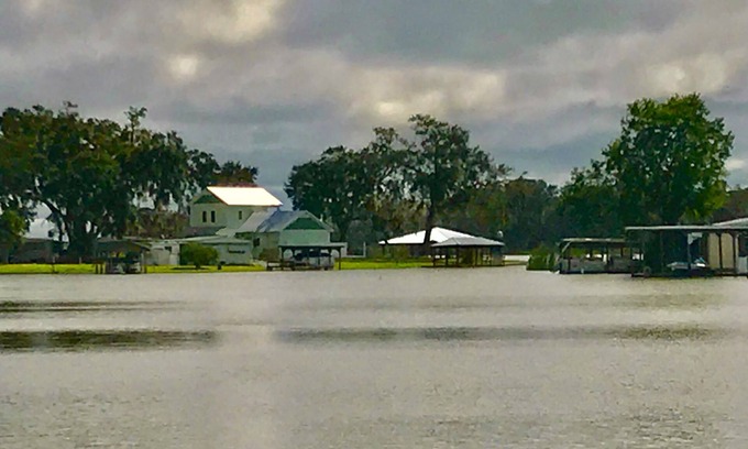 Tavares House | Quaint Relaxing Lakeside Retreat on Chain of Lakes