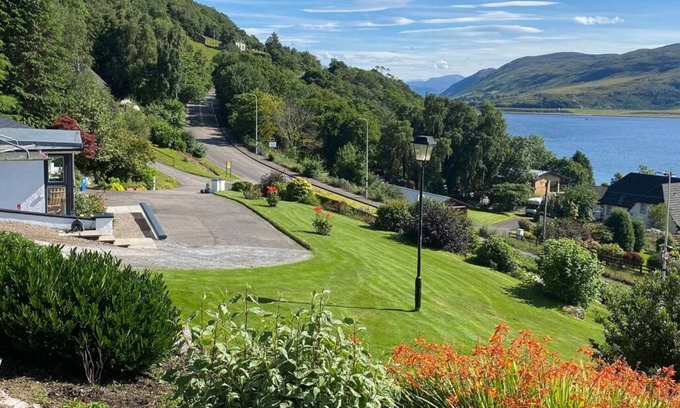 Ullapool House | Quality 4 star self catering accommodation in Ullapool with panoramic views.
