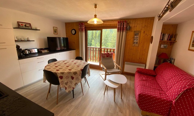Chatel Apartment | Quality Apartment Near Châtel Centre with Multi Pass Access - Quiet Area, 2 Bed, Balcony, Parking