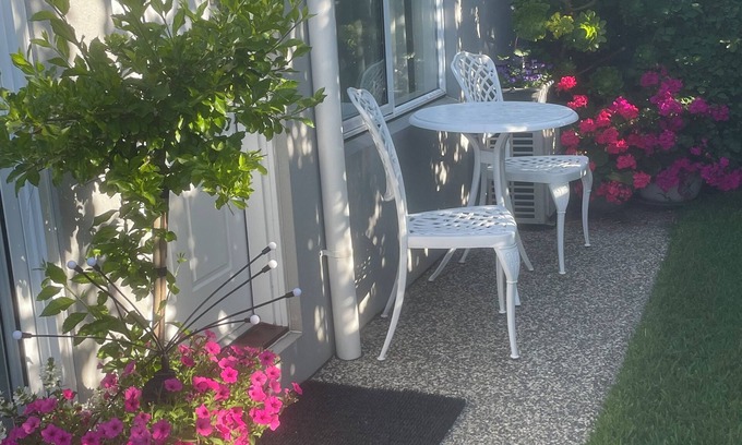 Cowes Bed & Breakfast | Quality B & B - 2 bedrooms - Lounge - Bathroom - 15 min walk to the beach.