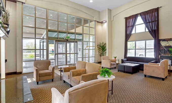 Logan Hotel | Quality Inn Logan near University