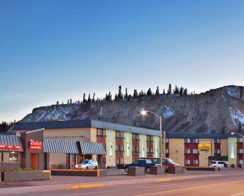 Whitehorse Hotel | Quality Inn & Suites