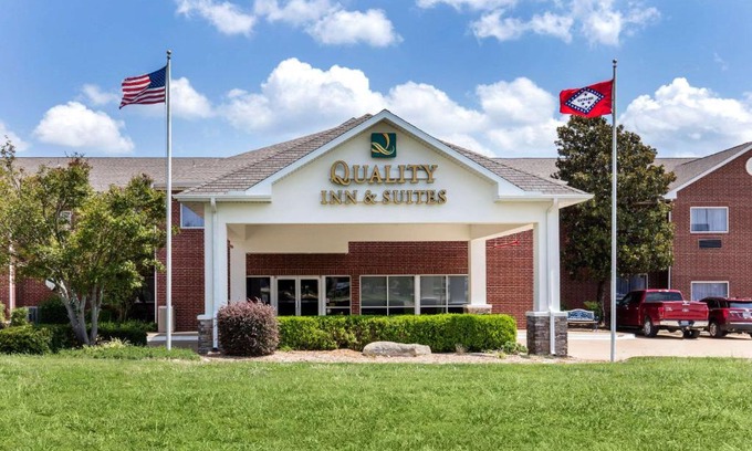 Mountain Home Hotel | Quality Inn & Suites Mountain Home North