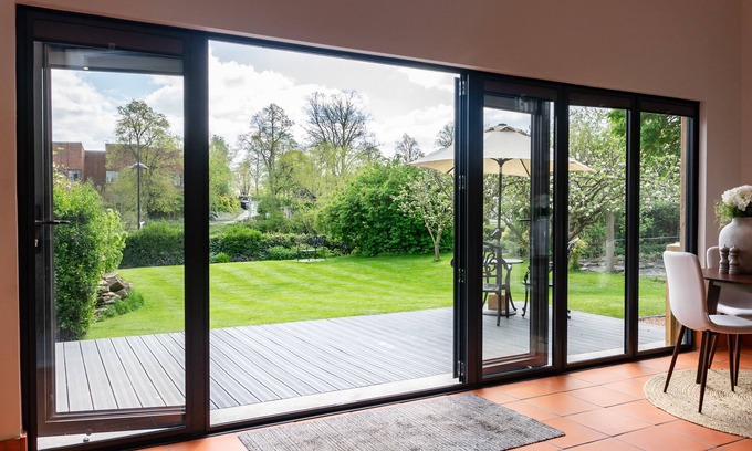 Shrewsbury Apartment | Quarry View Studio in Shrewsbury with Parking