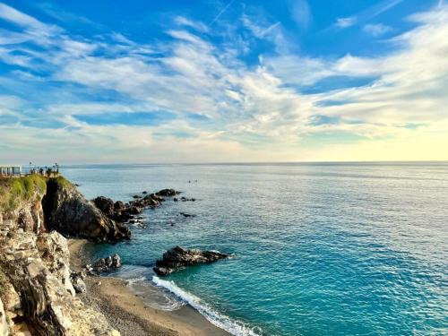 Quarto dei Mille Apartment | Quarto Beachfront e Parking Il Nido sul Mare