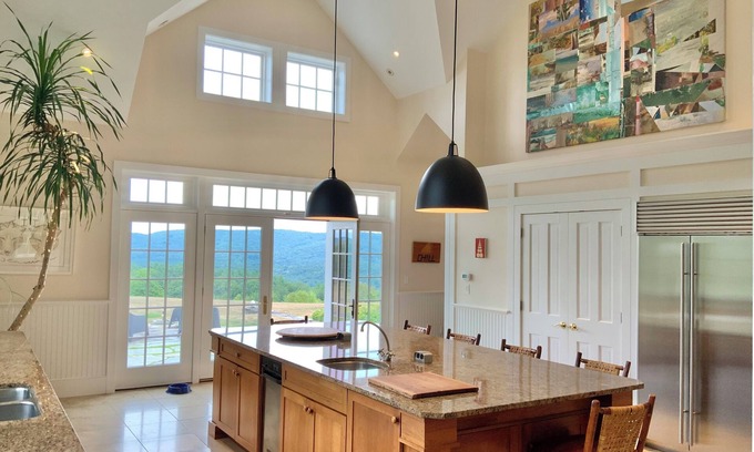 Hartland House | Quechee Mountaintop Escape: Wilderness meets sophistication .